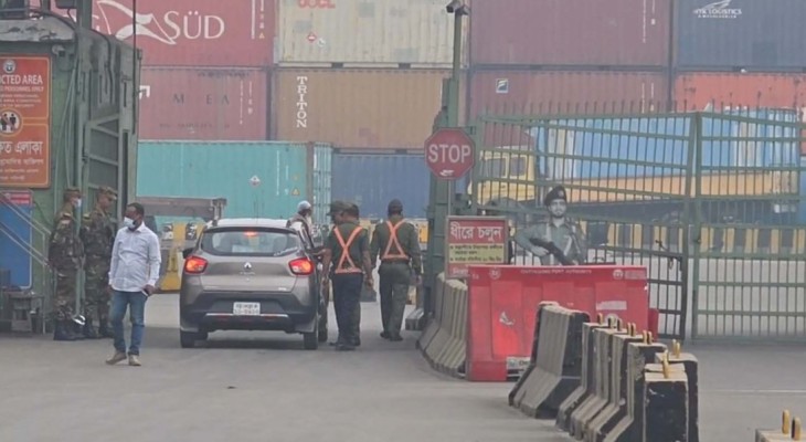 অনির্দিষ্টকালের কর্মবিরতিতে স্থবির চট্টগ্রাম বন্দর, জেটি-টার্মিনালজুড়ে অচলাবস্থা