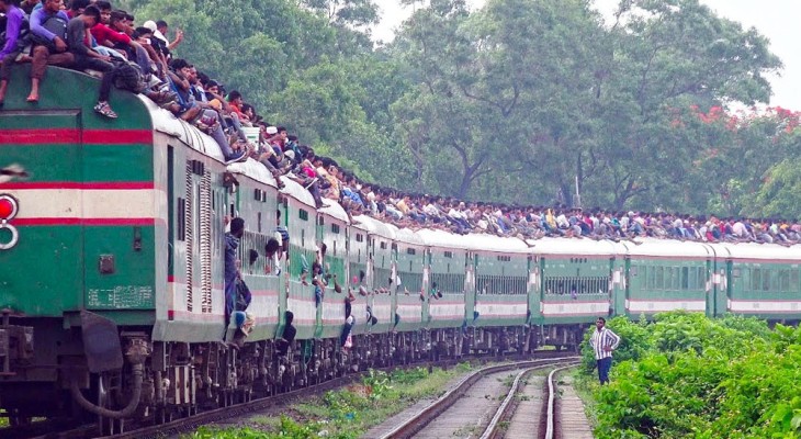 ঈদযাত্রায় ট্রেনের ছাদে ভ্রমণ রোধে কঠোর ব্যবস্থা