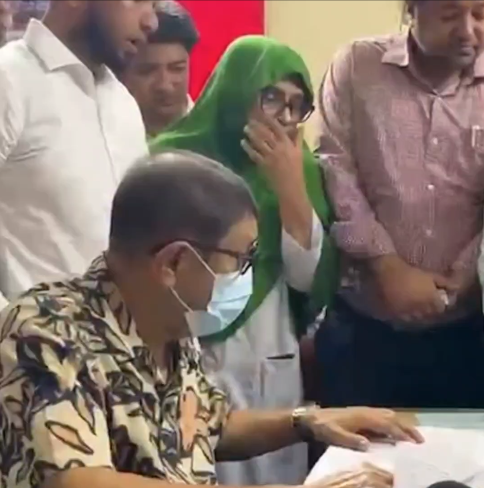 আমি বসে থাকবো কেনো? রোস্টার আপনার টেবিল থাকবে: স্বাস্থ্যমন্ত্রী |